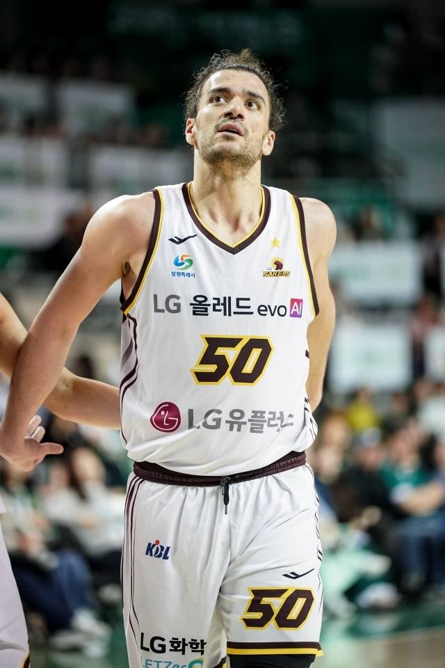 아셈 마레이가 28점 17리바운드 5어시스트 5스틸로 맹활약했다. 사진=KBL 제공