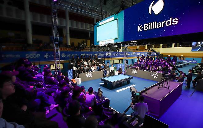 15일 국토정중앙배 전국당구대회 경기가 진행된 강원 양구군 문화체육관. 관람 환경을 업그레이드해 첫선을 보였다.