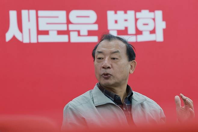 이정현 국민의힘 공천관리위원장이 지난 12일 서울 영등포구 여의도 중앙당사에서 공관위 회의와 6·3 지방선거 공천 면접 심사를 앞두고 기자들과 대화를 나누고 있다. ⓒ연합뉴스