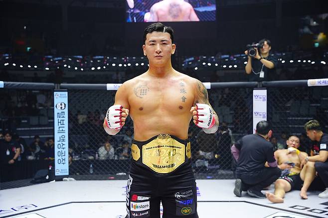 ▲ 김태인이 세키노 타이세이의 두 번째 도전을 물리치고 ROAD FC 헤비급 타이틀을 지켰다. ⓒROAD FC