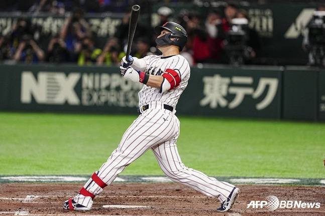 조별리그 한국전에서 홈런을 터뜨리는 스즈키 세이야. /AFPBBNews=뉴스1