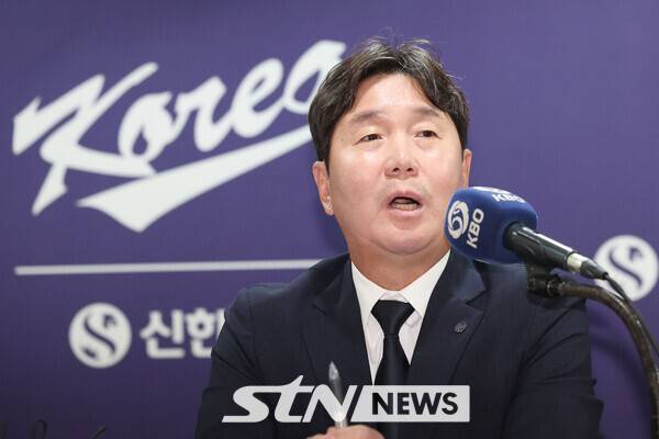류지현 대한민국 야구 국가대표팀 감독이 6일 오전 서울 중구 프레스센터에서 열린 WBC 대표팀 명단 발표 기자회견에서 취재진 질의에 답하고 있다. /사진=뉴시스