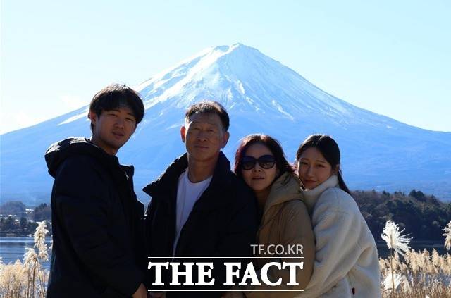 박제원 선수의 가족 사진, 네 가족은 모두가 사이클 국가대표 출신이다.(왼쪽부터 아들 박제원, 아버지 박종현, 어머니 최심미, 딸 박지혜)/제공: 박종현 선수