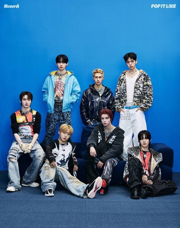 그룹 누에라가 세 번째 미니 앨범 'POP IT LIKE'로 발매 후 첫 일주일 동안 약 24만 장의 판매량을 기록했다./누아엔터테인먼트