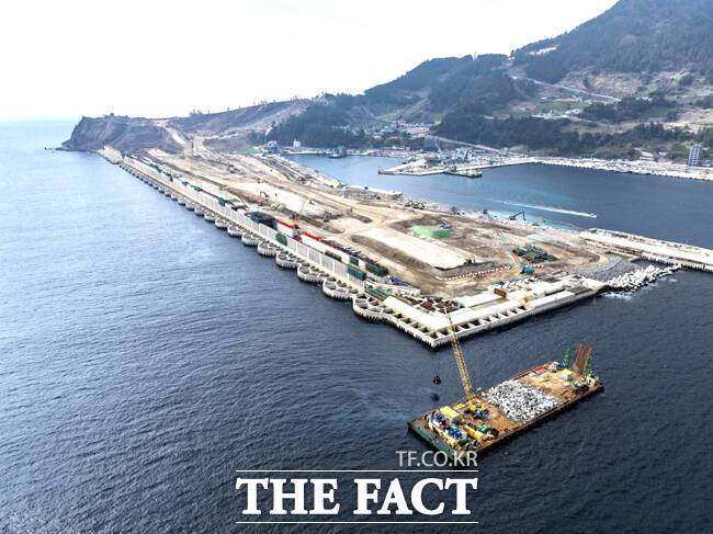 공정률 약 75.9%를 보이고 있는 울릉공항공사 현장. /울릉군