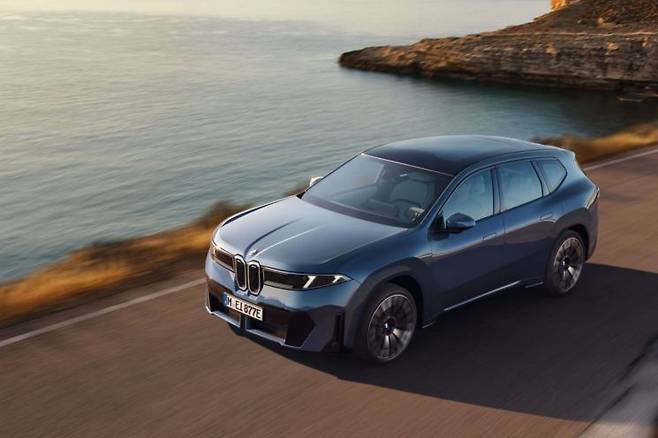 BMW 더 뉴 iX3 차량 이미지. 한국앤컴퍼니그룹