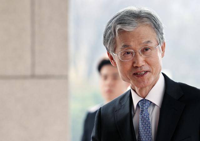 조희대 대법원장이 16일 서울 서초구 대법원 청사로 출근하고 있다. 뉴스1