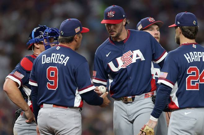 <yonhap photo-7156="">미국 마운드가 '활화산' 도미니카공화국 타선을 잠재우며 월드베이스볼클래식(WBC) 결승전에 올랐다. Al Bello/Getty Images/AFP (Photo by AL BELLO / GETTY IMAGES NORTH AMERICA / Getty Images via AFP)/2026-03-16 11:12:20/ <저작권자 ⓒ 1980~2026 ㈜연합뉴스. 무단 전재 재배포 금지, AI 학습 및 활용 금지></yonhap>