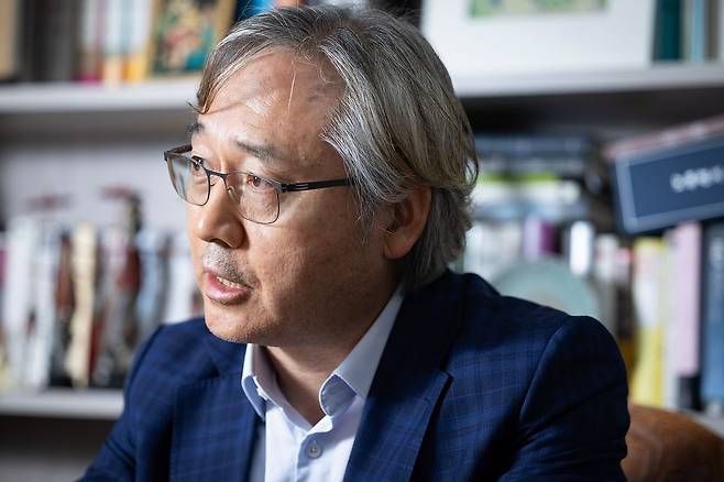 박찬운 한양대 법학전문대학원 교수가 11일 오후 서울 성동구 한양대 서울캠퍼스 제2법학관의 연구실에서 중앙일보와 만나 최근 검찰개혁 논의에 관한 견해를 말하고 있다. 전민규 기자