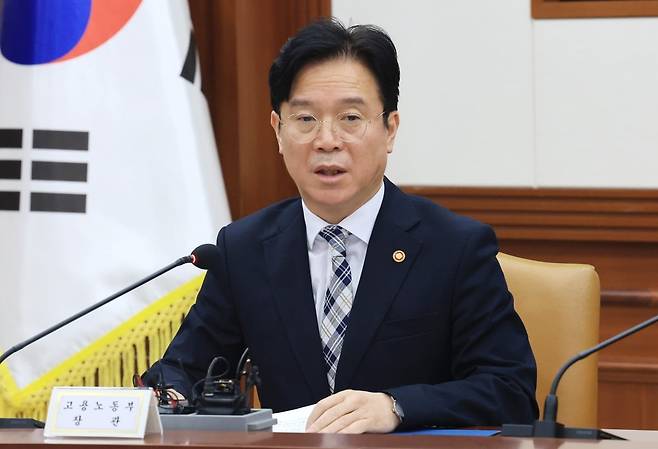 김영훈 고용노둥부 장관이 4일 서울 종로구 정부서울청사에서 열린 개정 노동조합법 시행 관련 관계장관회의에서 발언을 하고 있다. 2026.3.4/뉴스1