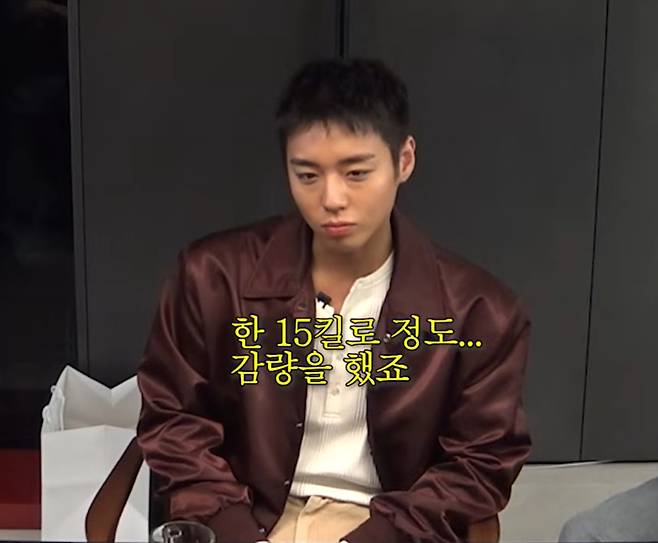 영화 '왕과 사는 남자'에서 배역(단종)을 위해 체중을 15kg 뺀 사실을 고백하는 배우 박지훈. /사진=유튜브 '채널십오야' 갈무리