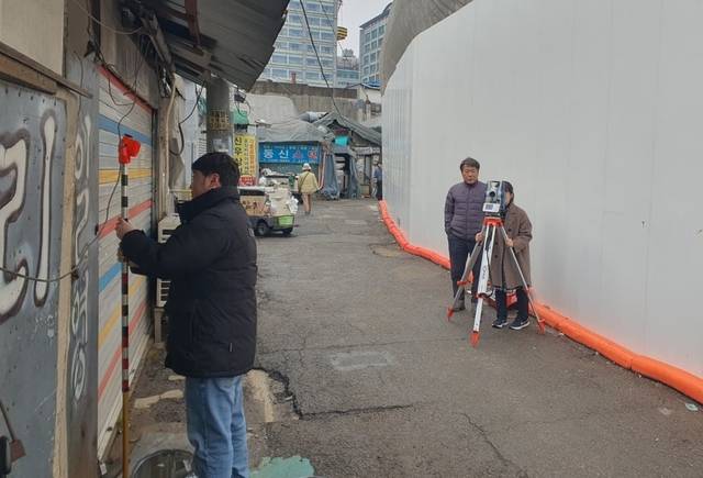 세운5구역 노후건물 측정점 설치 모습. 서울 중구청 제공