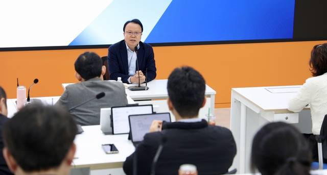 김문호 한전KDN 상임감사가 16일 광주전남공동혁신도시의 한전KDN 본사 교육관에서 열린 ‘감사원 정책 방향 기반 내부감사 추진 전략 수립·공유 워크숍’에서 인사말을 하고 있다. 한전KDN 제공