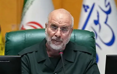 모하마드 바게르 갈리바프 이란 의회의장. 갈리바프 의장은 이란 내 강경파들의 지지를 받는 인물로 지난달 28일(현지 시간) 아야톨라 알리 하메네이 전 최고지도자 사망 직후 후계자 후보군으로도 거론된 바 있다. 갈리바프 의장은 12일 X(옛 트위터)에서 “페르시아만(걸프 해역)에 있는 이란의 섬을 침략한다면 인내와 자제를 포기하겠다”며 “이란 섬들을 공격하면 페르시아만은 침략자들의 피로 물들 것”이라고 경고했다. 하지만 미군은 이튿날인 13일 도널드 트럼프 대통령의 지시에 따라 이란의 수출 터미널 역할을 하는 하르그섬을 곧바로 타격했다. AFP연합뉴스