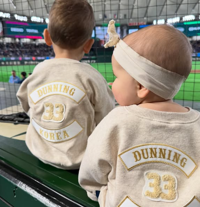 ▲ 데인 더닝의 두 아들이 경기장에 찾아왔다. ⓒ 레이첼 더닝 인스타그램