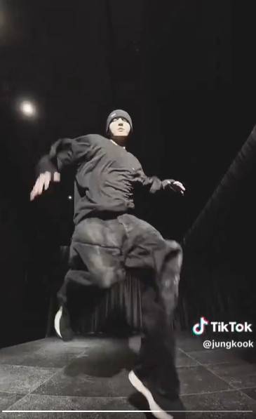 정국 틱톡 댄스 영상