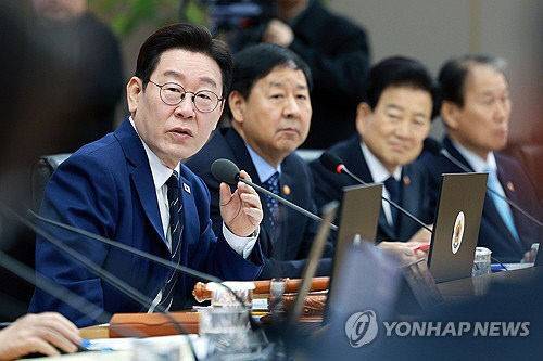 이재명 대통령이 17일 정부세종청사에서 열린 국무회의에서 발언하고 있다. /연합뉴스