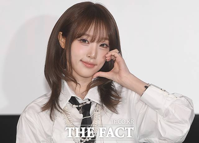 최예나는 앨범 간담회에서 "가이드도 제가 땄고, 0부터 100까지 같이 만들었다. 완성된 곡을 듣고 빨리 무대를 하고 싶었다. 특유의 감성을 맛있게 재해석하기 위해 티아라와 오렌지캬라멜 등 선배들의 영상을 정말 많이 참고했다"고 말했다. 사진은 간담회 참석 모습. /박상민 기자