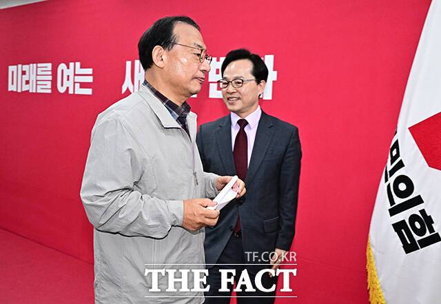 사퇴 복귀 후 '전권'을 위임받은 이정현 공천관리위원장(사진)이 첫 일성으로 내놓은 '전기 충격' 컷오프를 곧바로 실행에 옮기자 국민의힘이 다시 뒤집혔다. /배정한 기자