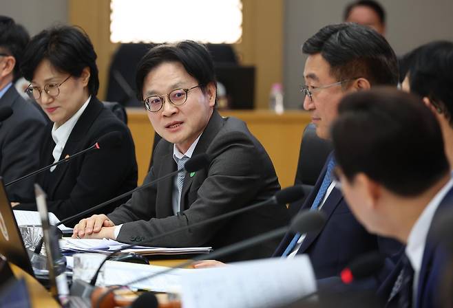 김정관 산업통상부 장관이 17일 정부세종청사에서 열린 국무회의에서 발언하고 있다. 청와대통신사진기자단