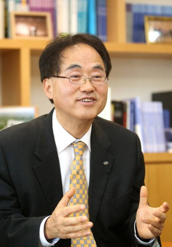 ▲이춘구 칼럼니스트(前 KBS 모스크바 특파원)