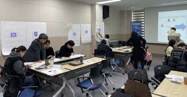 순천청년창업스쿨 교육생들이 창업 교육에 참여하고 있다. 순천시 제공