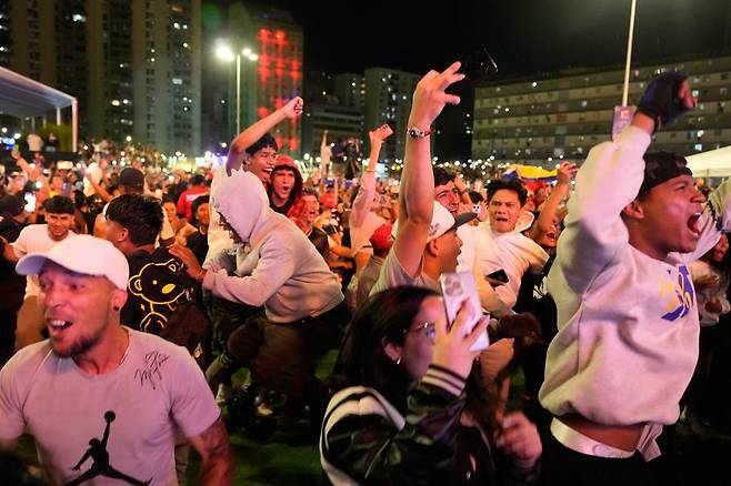 17일(현지 시간) 2026 월드베이스볼클래식(WBC) 결승전을 지켜보던 베네수엘라 국민들이 우승이 확정되자 환호하고 있다. 사진=AP/뉴시스