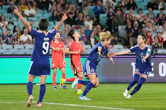 일본 공격수 마이카 하마노가 18일 호주 시드니에서 열린 여자 아시안컵 준결승 한국과 일본의 경기에서 전반전 팀의 두번째 골을 터트린 뒤 기뻐하고 있다./AP 연합뉴스