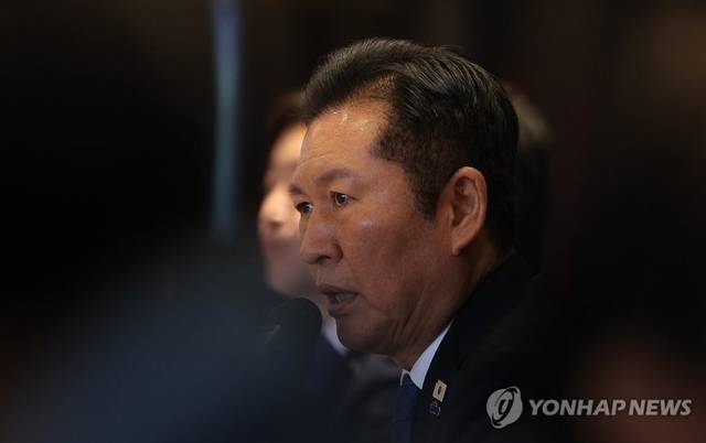 더불어민주당 정청래 대표가 18일 경남 진주시 MBC컨벤션진주 대연회장에서 열린 ‘현장최고위원 회의’에서 발언하고 있다. 연합뉴스