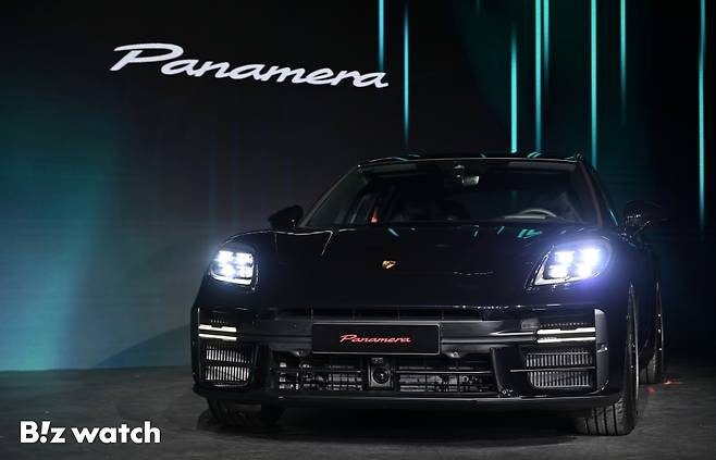 포르쉐코리아가 19일 오전 서울 광진구 파이팩토리에서 열린 2026 포르쉐코리아 신년 기자 간담회에서 포르쉐 파나메라 레드 익스클루시브를 선보이고 있다./사진=이명근 기자 qwe123@