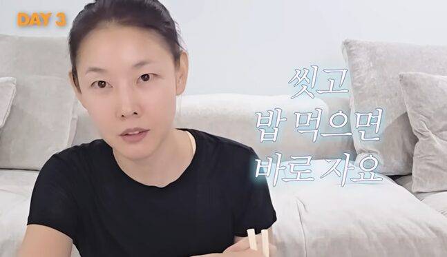 운동 후 씻고 식사하면 잠이 오는 것을 피하기 위해 한혜진은 순서를 바꿔 혈당 상승을 막았다고 말했다. 사진=한혜진 유튜브 채널 캡처