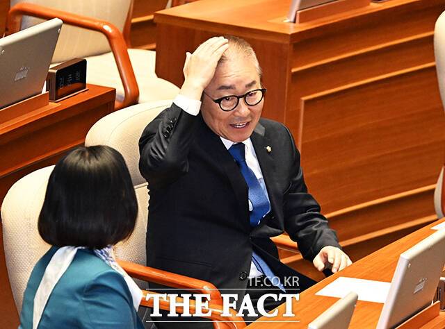 박범계 더불어민주당 의원이 9일 오후 서울 여의도 국회에서 열린 제433회국회(임시회) 제2차 본회의에 참석하고 있다. /국회=배정한 기자
