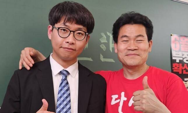 ‘전한길뉴스’ 고문 변호사인 이성직(왼쪽)씨와 극우 성향 전직 한국사 강사 전한길(오른쪽)씨. 자유한길단 카페 갈무리