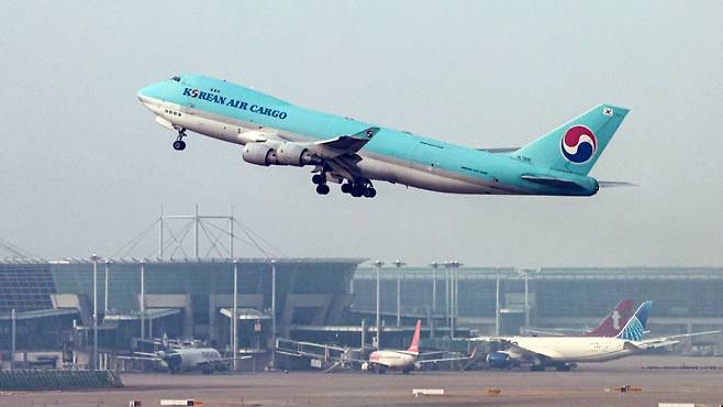 중동 전쟁 여파로 국제유가가 치솟으면서 유류할증료 또한 크게 오를 것으로 전망된다. /사진=뉴스1