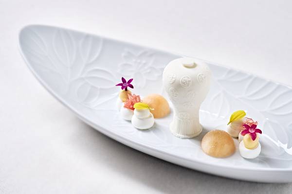 사진은 기와강 백자 모티브 디저트. /사진=다이어리알