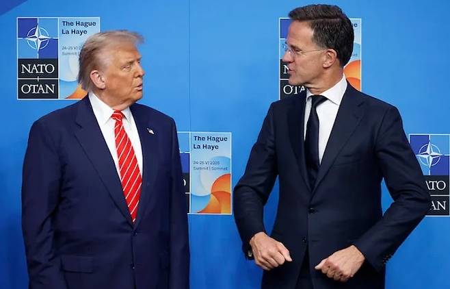 도널드 트럼프 미국 대통령(왼쪽)과 마르크 뤼터 나토 사무총장. 게티이미지