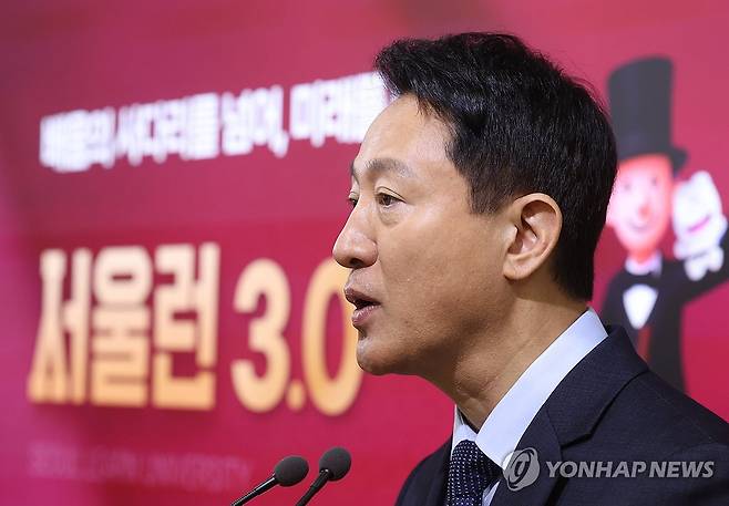 오세훈 시장, 서울런 3.0 추진 기자설명회 (서울=연합뉴스) 신준희 기자 = 오세훈 서울시장이 15일 서울시청에서 서울런 3.0 기자설명회를 하고 있다. 2025.10.15 hama@yna.co.kr