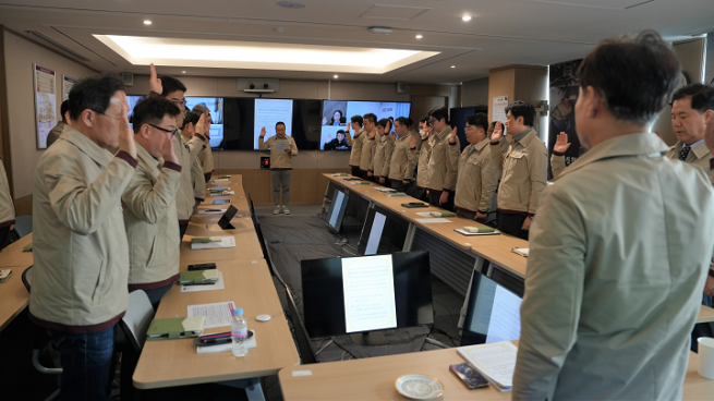 에스알이 20일 서울 강남구 본사사옥에서 ‘에너지 비상저감조치 결의대회’를 열고 있다.(사진제공=SR)