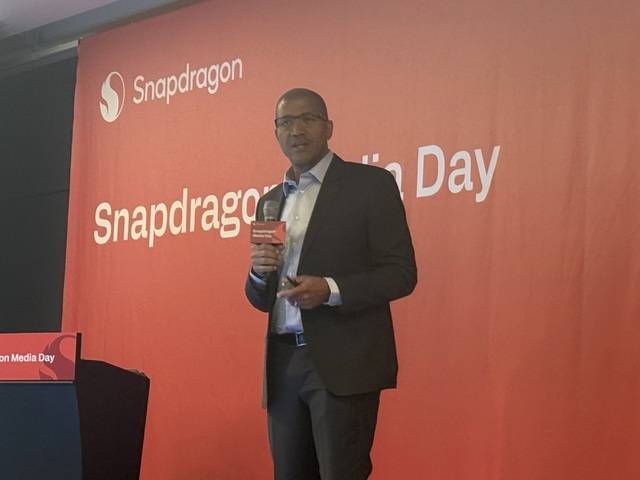 크리스 패트릭 퀄컴 수석 부사장 겸 모바일 핸드셋 부문 본부장이 20일 서초구 JW 메리어트 서울에서 열린 ‘스냅드래곤 엘리트 미디어데이’에서 발표하고 있다. 정수연 기자