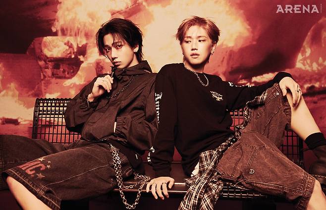 명재현이 착용한 할리 윈드브레이커 재킷·비트닉 데님 셋업 버뮤다팬츠 모두 할리데이비슨 컬렉션스 제품. 리우가 착용한 OL 시그니처 롱슬리브 티셔츠·허리에 두른 에센셜 체크 셔츠·비트닉 데님 버뮤다팬츠 모두 할리데이비슨 컬렉션스 제품.