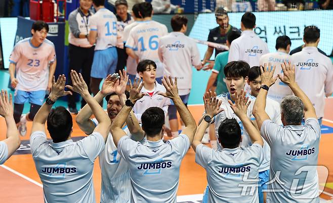 정규리그 1위를 차지한 대한항공. 2025.12.28 ⓒ 뉴스1 김도우 기자