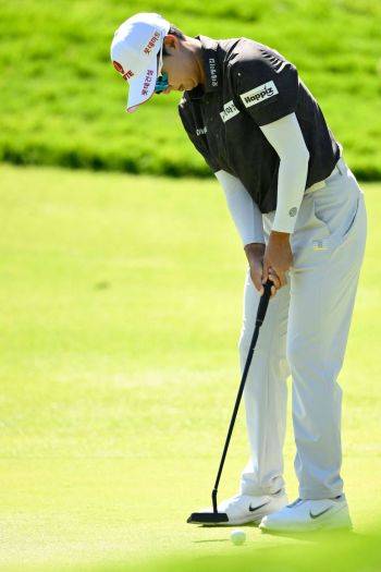 김효주가 포티넷 파운더스컵 1라운드 16번 홀에서 퍼팅을 하고 있다. 멘로파크(미국)=AFP연합뉴스