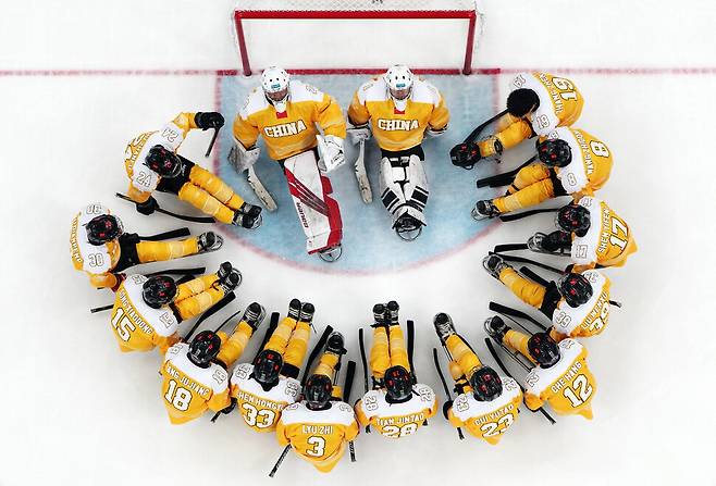 파라 아이스하키 예선전을 앞둔 중국 대표팀 선수들.
