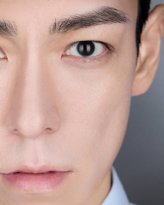 탑의 첫 정규앨범 '다중관점'은 4월 3일 오후 6시에 발매된다. 탑스팟픽쳐스 제공