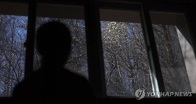 목련 개화 (창원=연합뉴스) 김동민 기자 = 낮과 밤의 길이가 같다는 절기 '춘분'인 20일 경남 창원시 마산합포구 경남대학교 월영캠퍼스에 목련이 펴 시선을 끈다. 2026.3.20 image@yna.co.kr