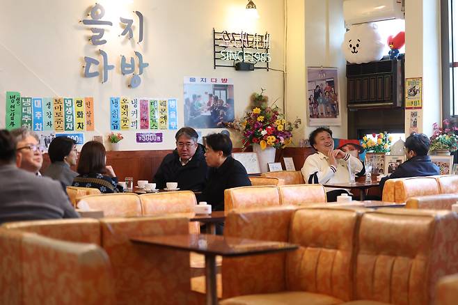 16일 오전 서울 중구 을지다방 모습. 이곳은 방탄소년단(BTS)이 2021 시즌 그리팅 촬영지 중 한 곳으로, BTS 팬들에게 인기가 있다. /박성원 기자