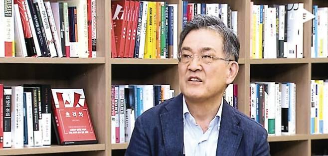 ▲그는 초격차의 비밀은 인간 본성에 있다고 쓰고 있다.