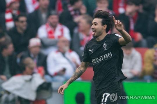 멀티골 넣고 기뻐하는 카스트로프 / 사진=연합뉴스