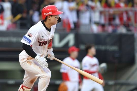 윤도현 홈런 2방