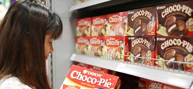 베트남 호치민의 한 대형마트에 오리온 초코파이가 진열되어 있다. (오리온 제공)
